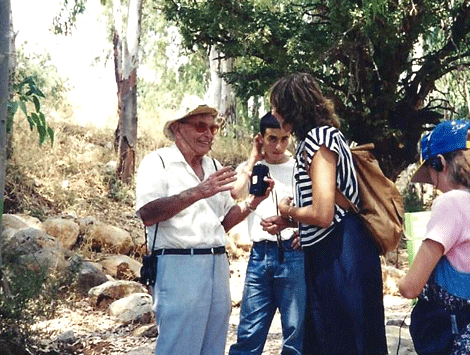 Dan Excavator Abraham Biran answering Gila's questions July 1996