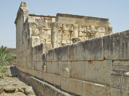 Edward Robinson identified the synagogue at its NW corner