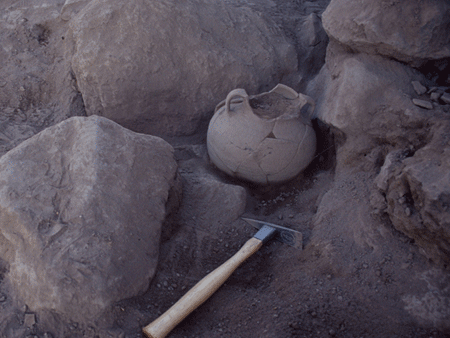 Tel Bethsaida Roman cooking pot found intact