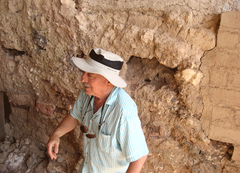 Archeologist Amnon Ben Tor in Jabin's Canaanite palace