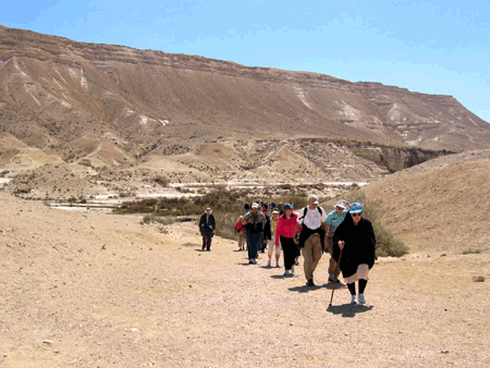 Pilgrims hiking to Ein Akab in the Wilderness of Zin