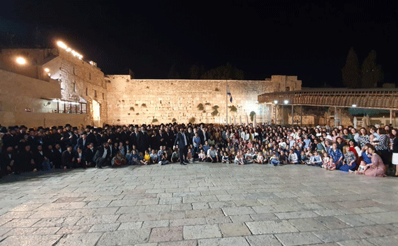 400 descendents of holocaust survivor gather at Western Wall
